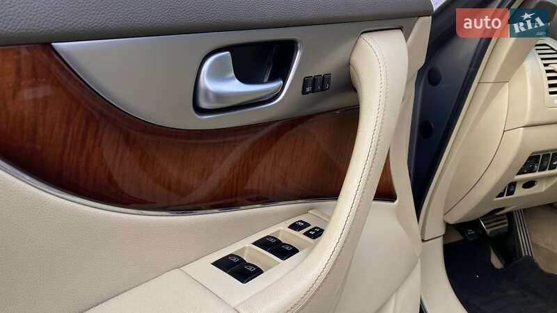 Внедорожник / Кроссовер Infiniti FX 30 2011 в Шептицькому