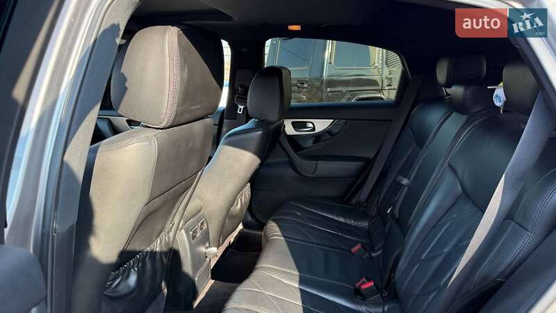 Позашляховик / Кросовер Infiniti FX 30 2011 в Южному