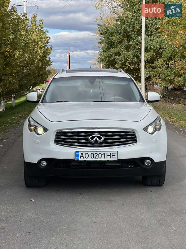 Внедорожник / Кроссовер Infiniti FX 30 2011 в Виноградове фото 3 Внедорожник / Кроссовер Infiniti FX 30 2011 в Виноградове
