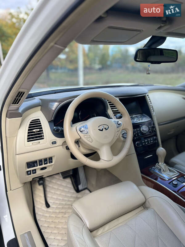 Внедорожник / Кроссовер Infiniti FX 30 2011 в Виноградове фото 12 Внедорожник / Кроссовер Infiniti FX 30 2011 в Виноградове