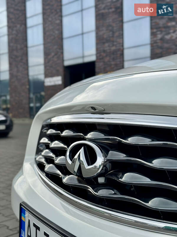 Внедорожник / Кроссовер Infiniti FX 30 2010 в Черновцах