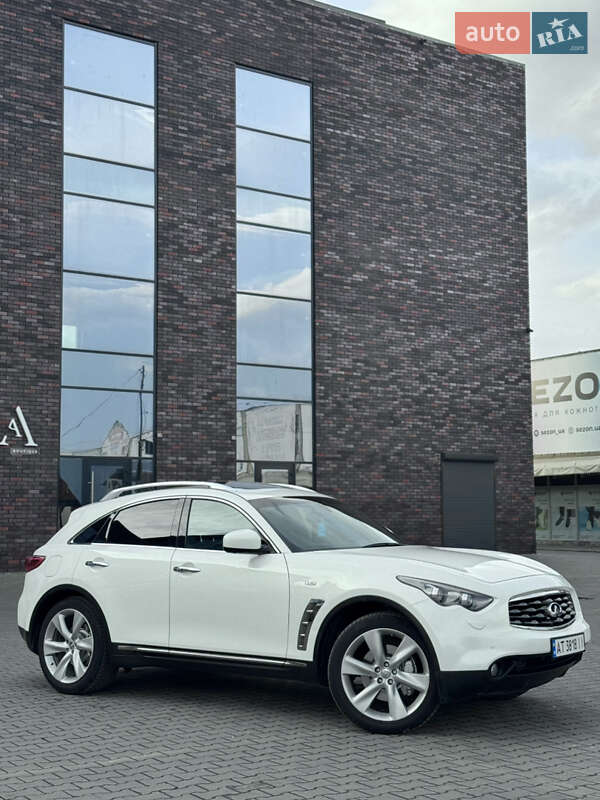 Внедорожник / Кроссовер Infiniti FX 30 2010 в Черновцах