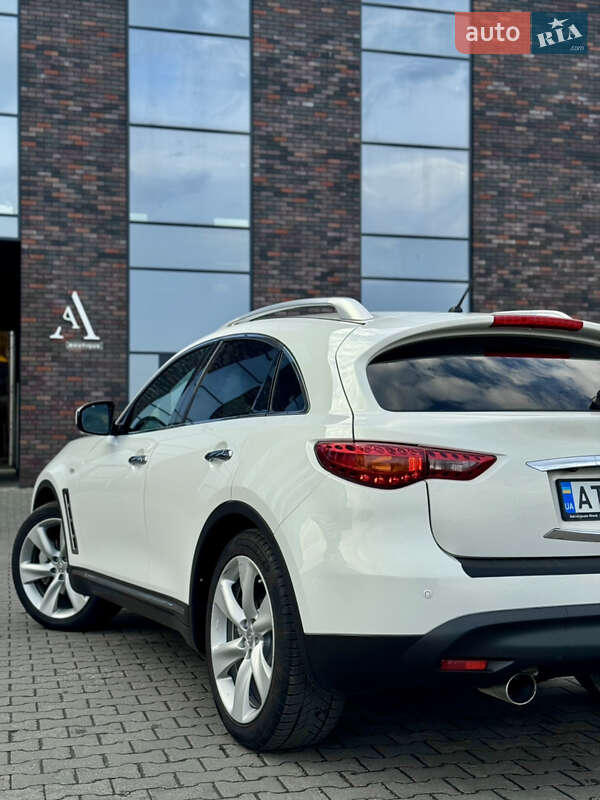 Внедорожник / Кроссовер Infiniti FX 30 2010 в Черновцах