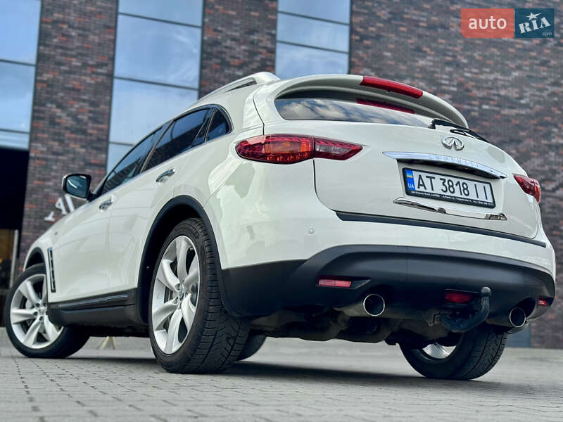 Внедорожник / Кроссовер Infiniti FX 30 2010 в Черновцах