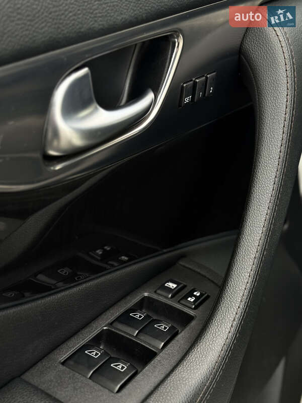 Внедорожник / Кроссовер Infiniti FX 30 2010 в Черновцах