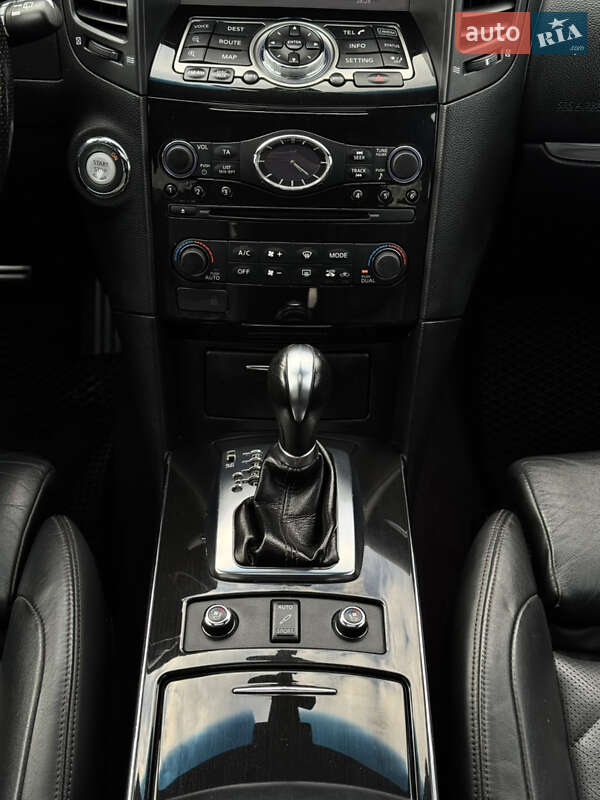 Внедорожник / Кроссовер Infiniti FX 30 2010 в Черновцах