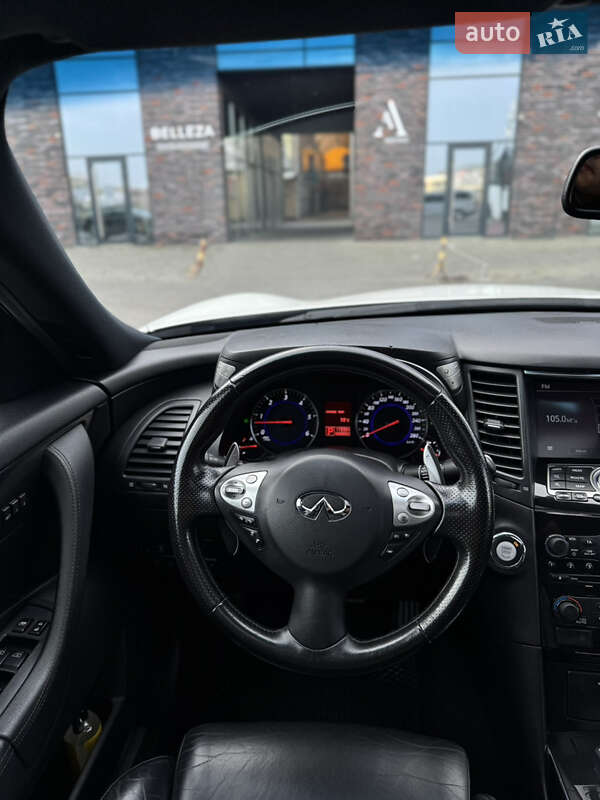 Внедорожник / Кроссовер Infiniti FX 30 2010 в Черновцах