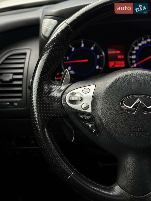 Внедорожник / Кроссовер Infiniti FX 30 2010 в Черновцах