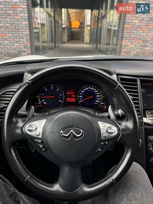 Внедорожник / Кроссовер Infiniti FX 30 2010 в Черновцах