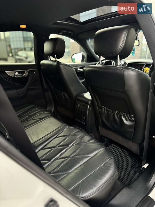 Внедорожник / Кроссовер Infiniti FX 30 2010 в Черновцах