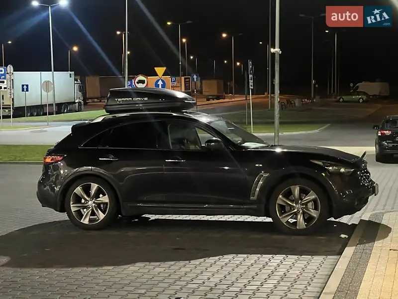 Infiniti FX 30 2011