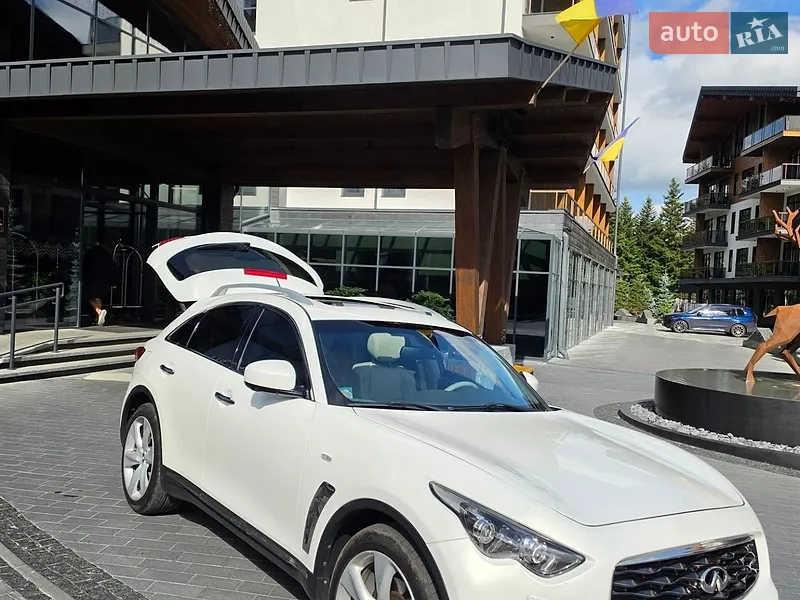 Infiniti FX 30 2011