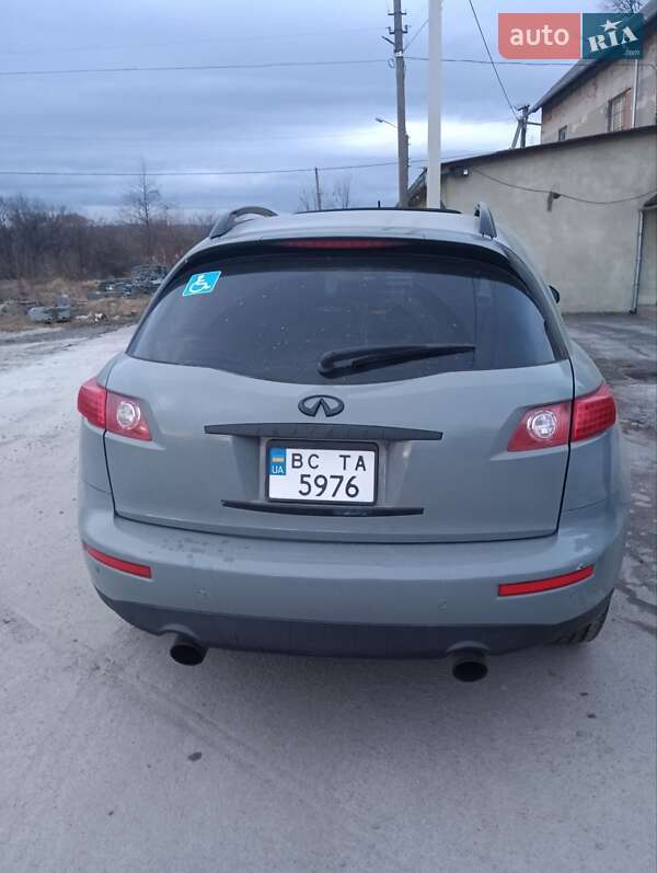Внедорожник / Кроссовер Infiniti FX 35 2004 в Стебнику
