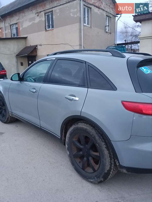 Внедорожник / Кроссовер Infiniti FX 35 2004 в Стебнику