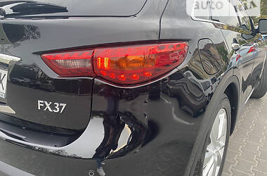 Хэтчбек Infiniti FX 37 2013 в 