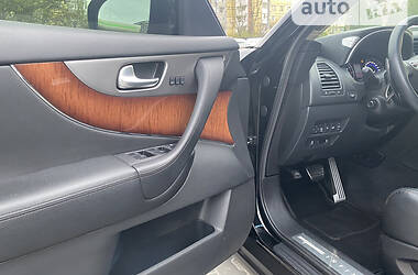 Хэтчбек Infiniti FX 37 2013 в 