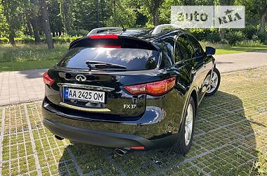 Внедорожник / Кроссовер Infiniti FX 37 2011 в 