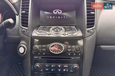 Внедорожник / Кроссовер Infiniti FX 37 2012 в 