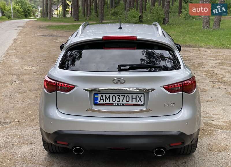 Позашляховик / Кросовер Infiniti FX 37 2010 в Житомирі