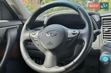 Внедорожник / Кроссовер Infiniti FX 37 2013 в 
