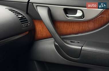 Внедорожник / Кроссовер Infiniti FX 37 2013 в 