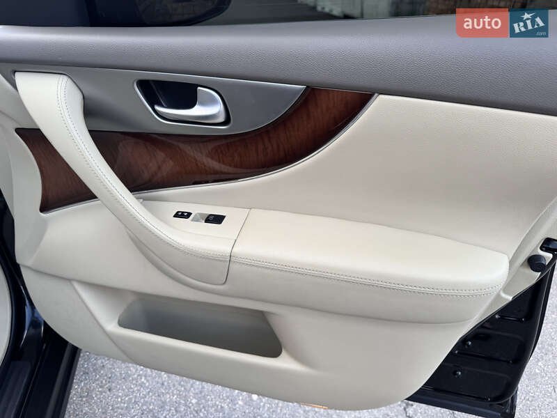 Внедорожник / Кроссовер Infiniti FX 37 2011 в Полтаве