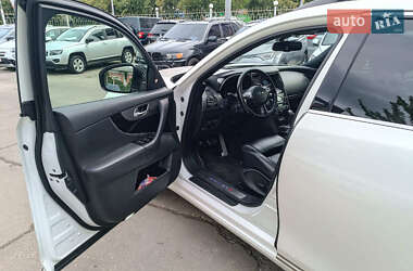 Внедорожник / Кроссовер Infiniti FX 37 2013 в 