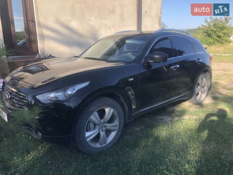 Внедорожник / Кроссовер Infiniti FX 37 2011 в Черновцах
