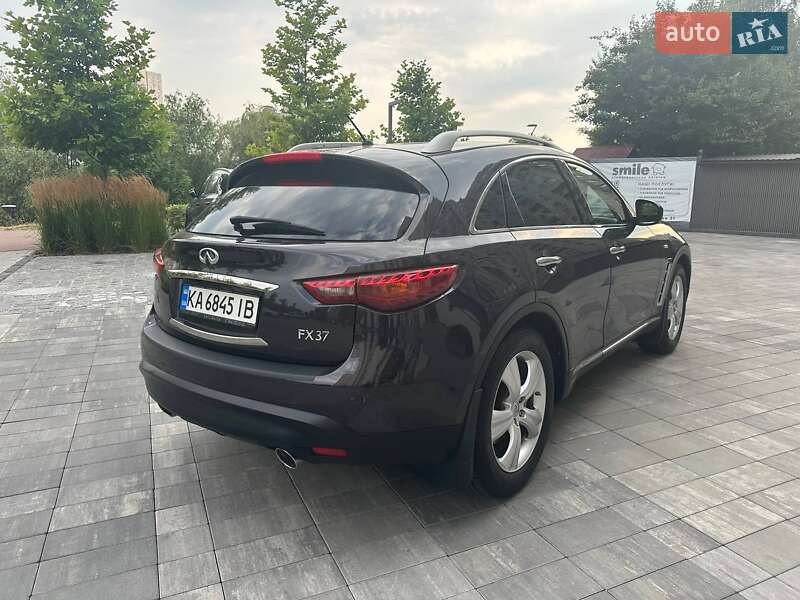 Позашляховик / Кросовер Infiniti FX 37 2011 в Києві