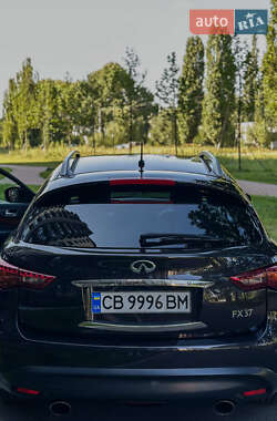 Внедорожник / Кроссовер Infiniti FX 37 2011 в 