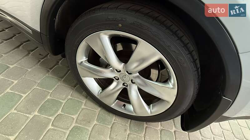 Внедорожник / Кроссовер Infiniti FX 37 2010 в Черкассах