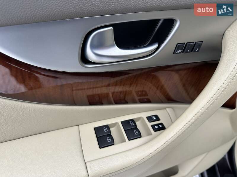 Позашляховик / Кросовер Infiniti FX 37 2011 в Києві