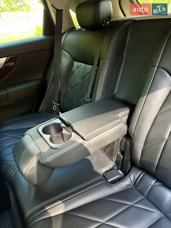 Позашляховик / Кросовер Infiniti FX 50 2008 в Краснограді
