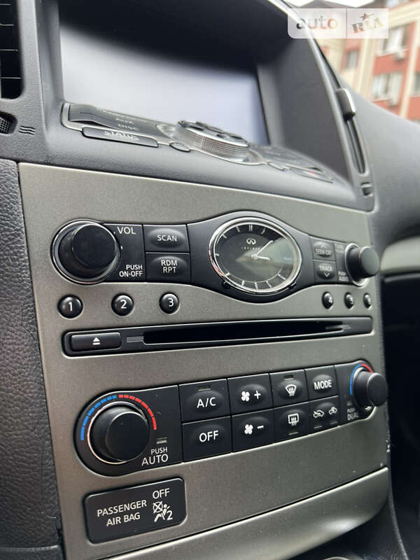 Седан Infiniti G25 2011 в Києві