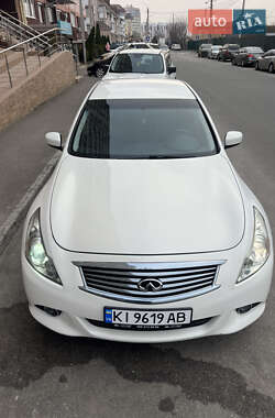 Седан Infiniti G25 2012 в Вишневом