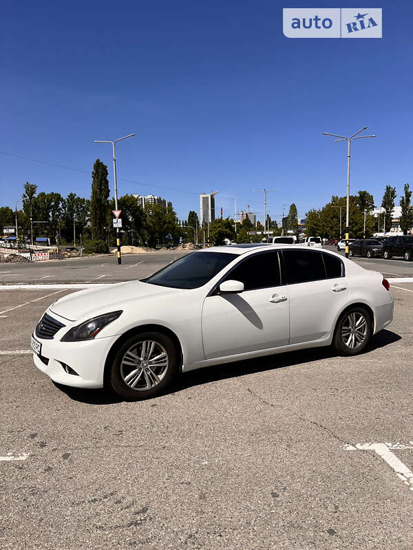 Седан Infiniti G25 2012 в Киеве