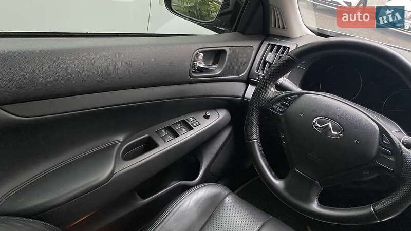 Седан Infiniti G25 2011 в Черкассах