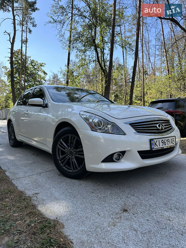 Infiniti G25 2012
