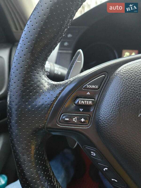 Седан Infiniti G25 2011 в Криховцах