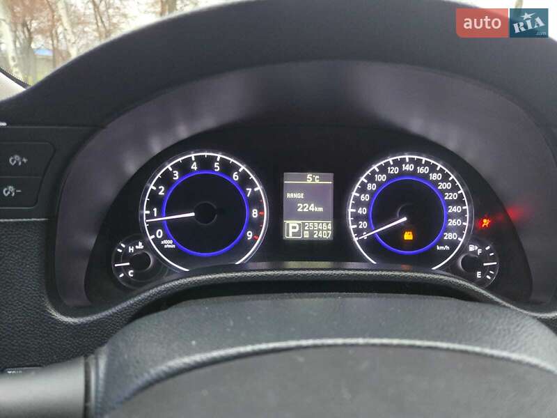 Седан Infiniti G25 2011 в Криховцах