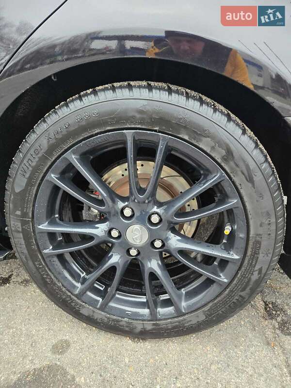 Седан Infiniti G25 2011 в Криховцах