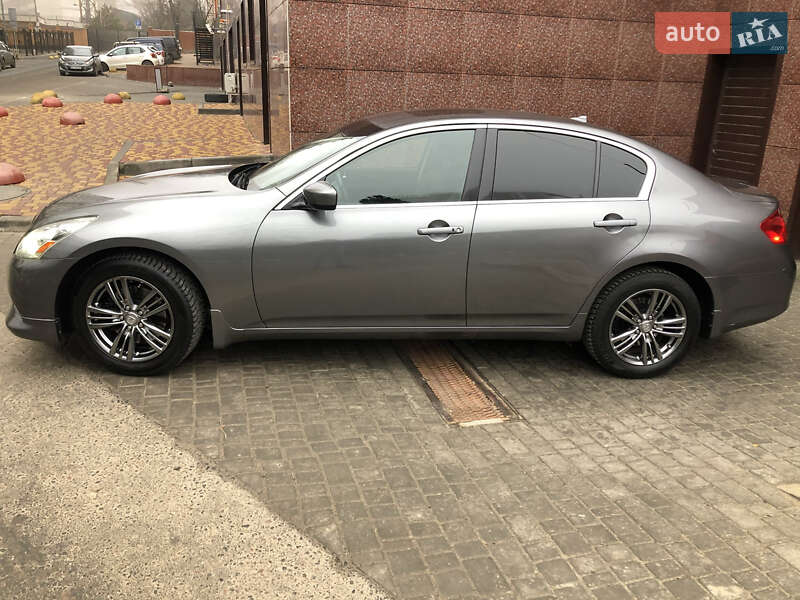 Infiniti G25 2011