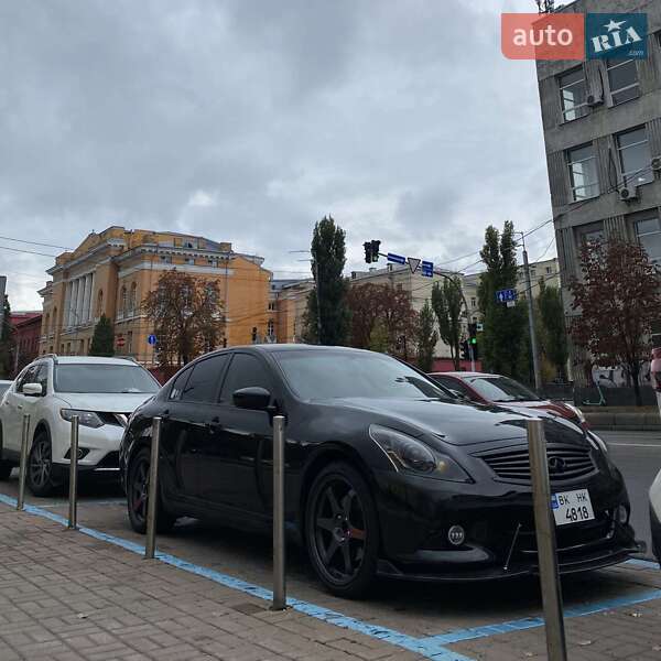 Седан Infiniti G25 2010 в Киеве