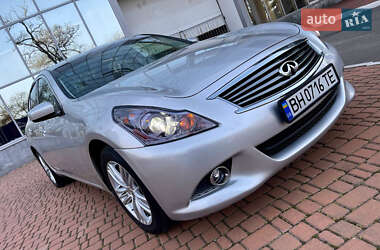 Седан Infiniti G25 2011 в 