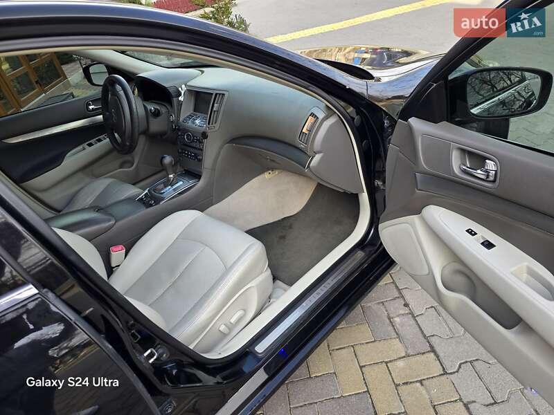 Седан Infiniti G25 2011 в Хмельницком