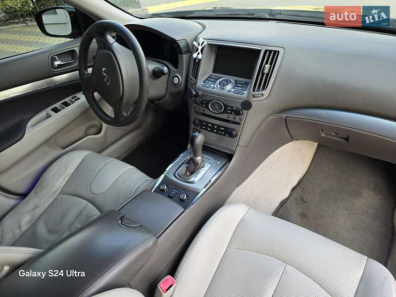 Седан Infiniti G25 2011 в Хмельницком