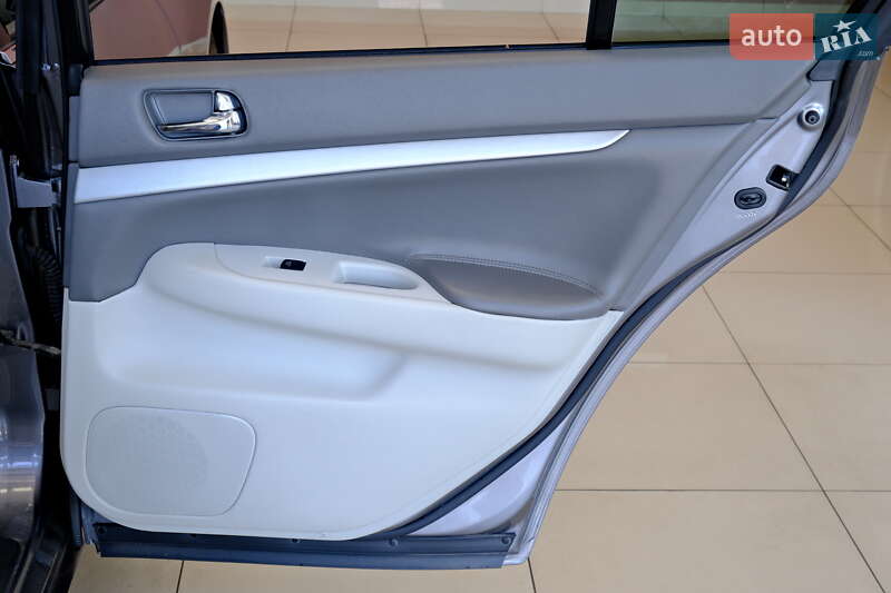 Седан Infiniti G25 2011 в Одессе