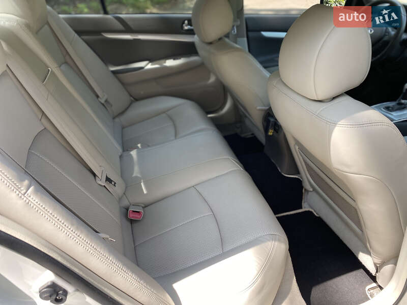 Седан Infiniti G25 2011 в Черкассах
