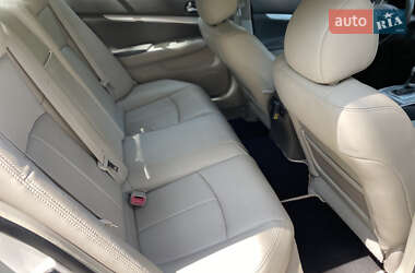 Седан Infiniti G25 2011 в 