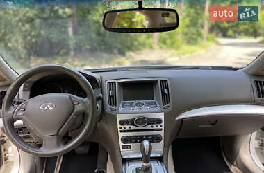 Седан Infiniti G25 2011 в 